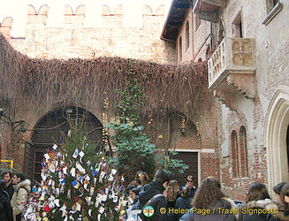 Courtyard of Juliet's House and the famous Balcony
